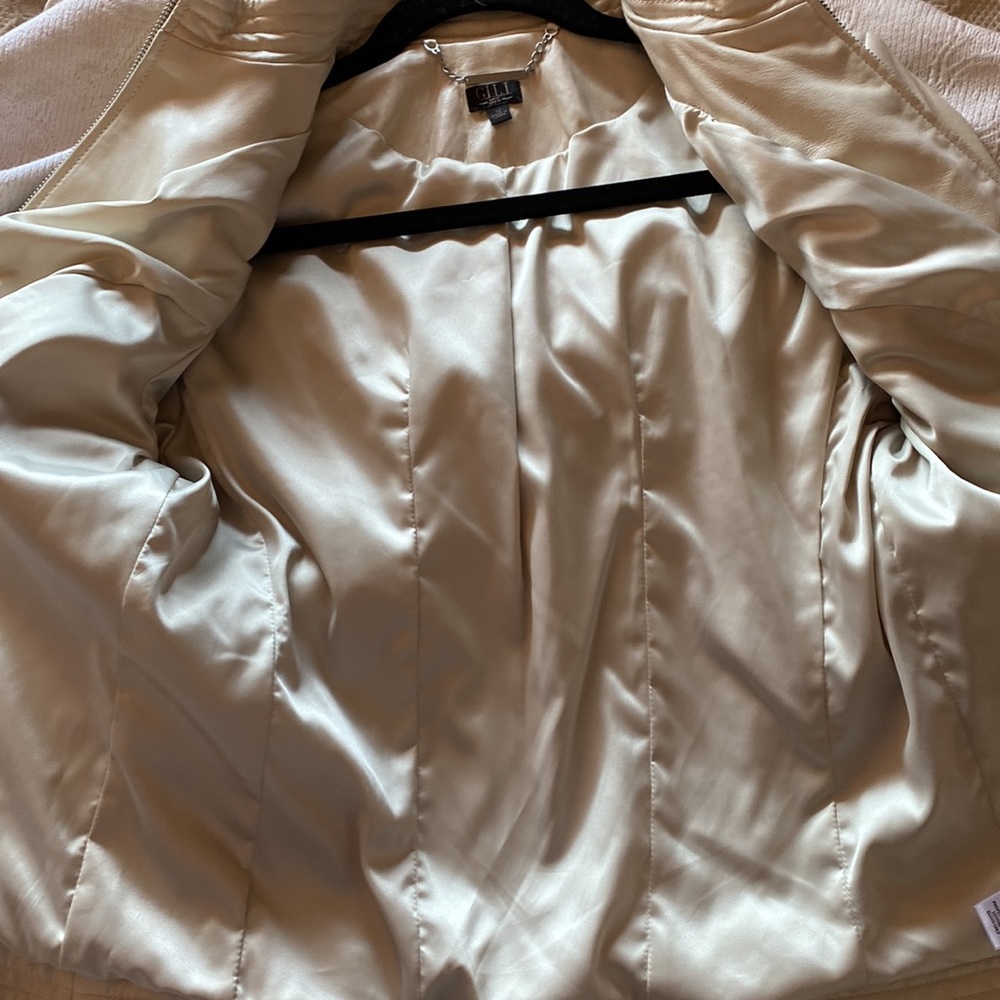 G.I.L.I. EUC Fitted Lined Zipper Close Leather Jacket Size 12 - Picture 11 of 11